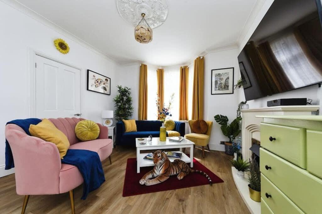 Your Chic 3Br Home Comfort And Style In לונדון מראה חיצוני תמונה